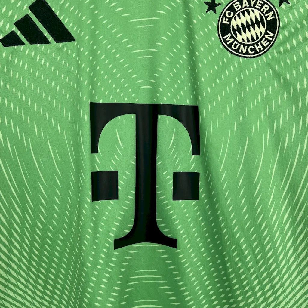 Bayern Munich Soccer Jersey Green Goalkeeper Shirt 2025/26