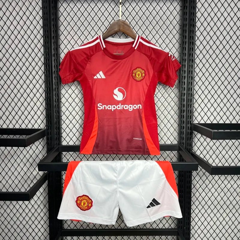0c2cfaee4190a2ef49804818d3bffb196b321a36 Manchester United Home Kids Kit Jersey+Shorts 2024/25