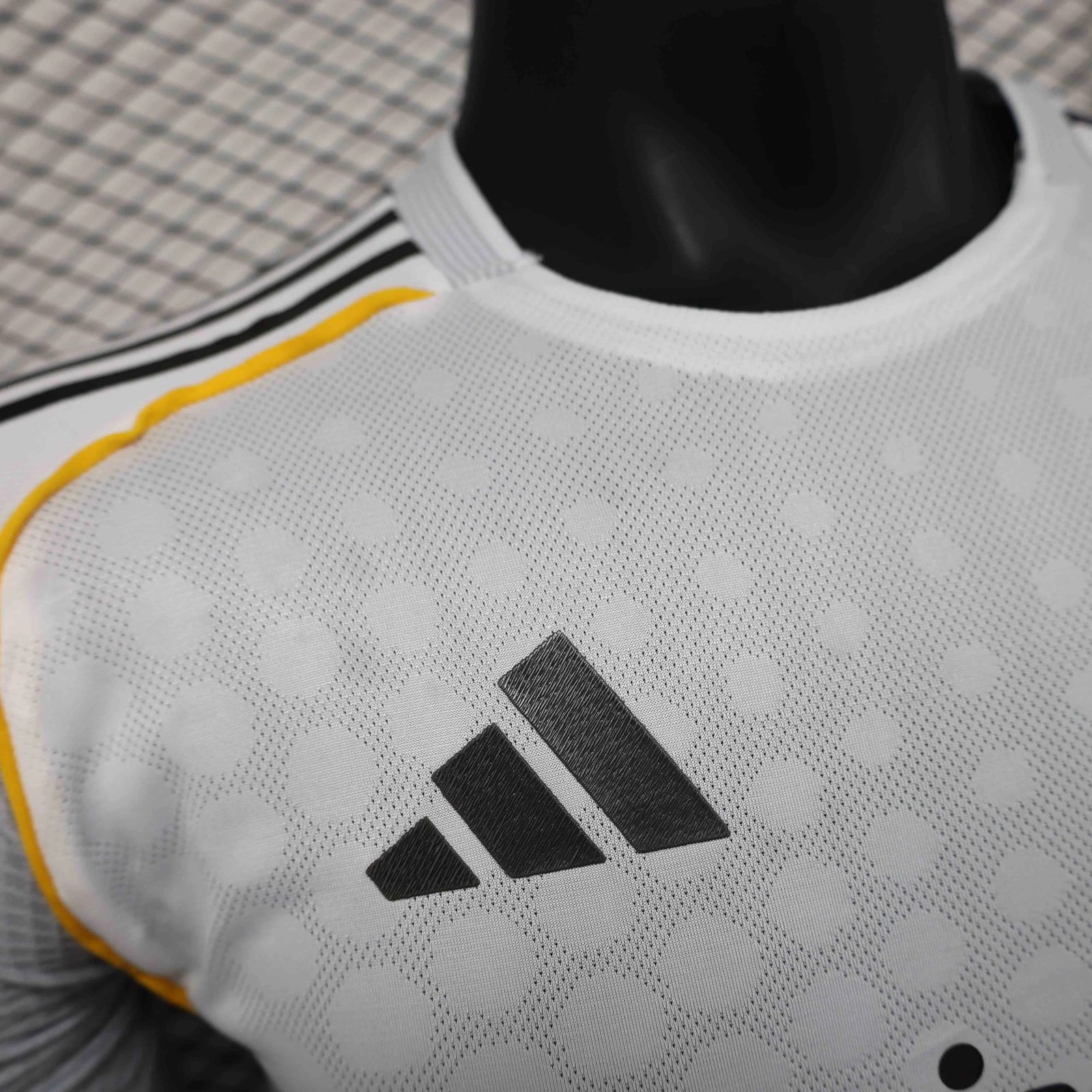 1adb3f9068209fdf44030063afbe2dfd95ae98a2 Real Madrid Authentic Soccer Jersey Home Shirt 2025/26