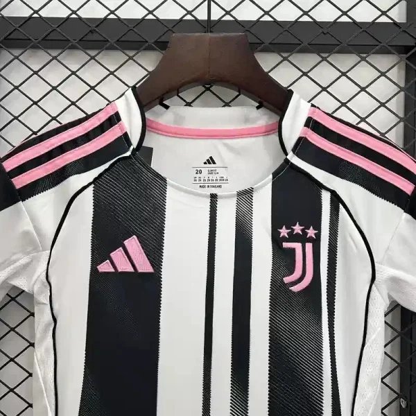 204a1923bd95dc2547cfc02e23e4342b502a65ef Juventus Soccer Jersey Home Kids Kit Jersey+Shorts 2025/26