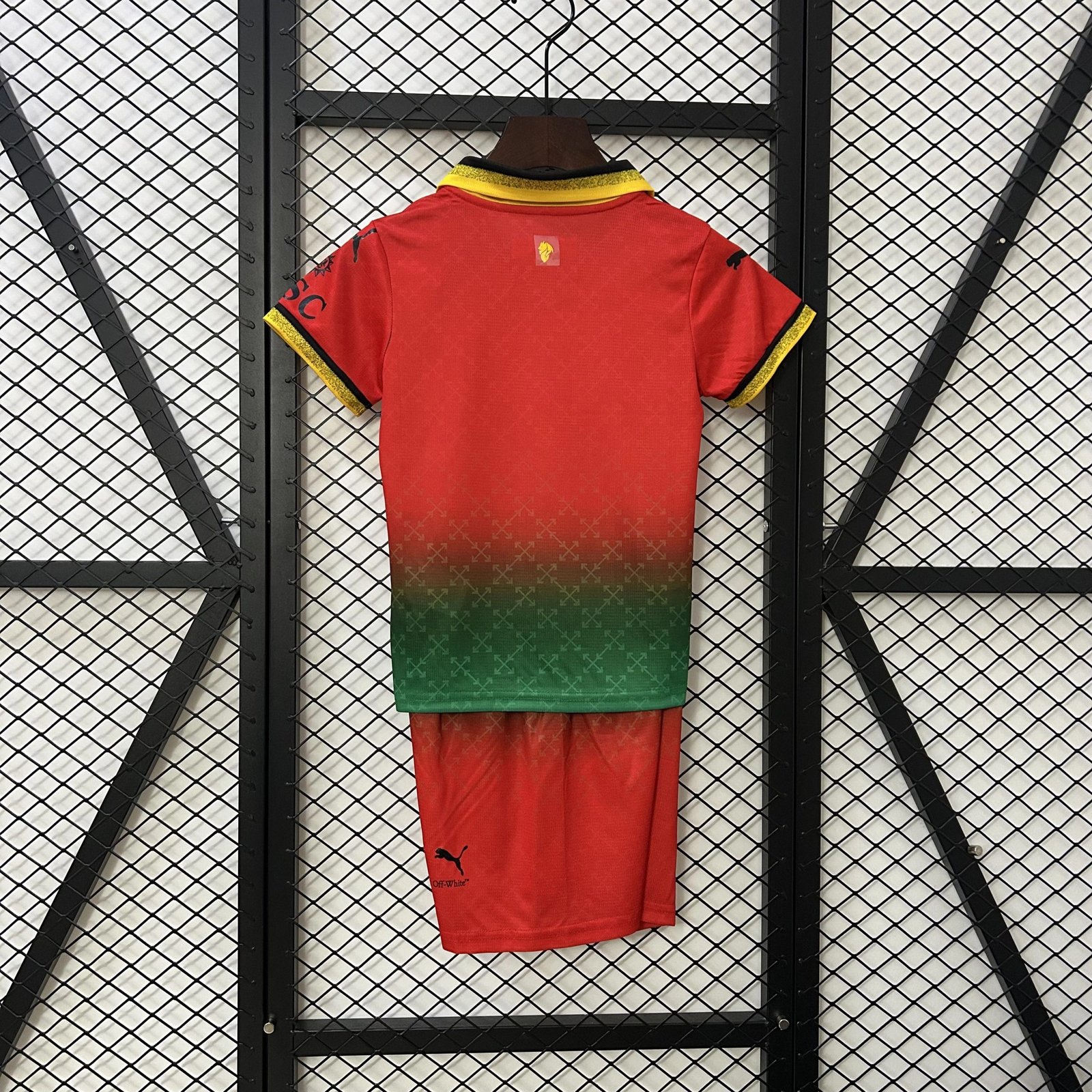 3aa3b4683542f8348a696df5765f1591f15621db AC Milan Soccer Jersey Fourth Away Goalkeeper Kids Kit Jersey+Shorts 2024/25