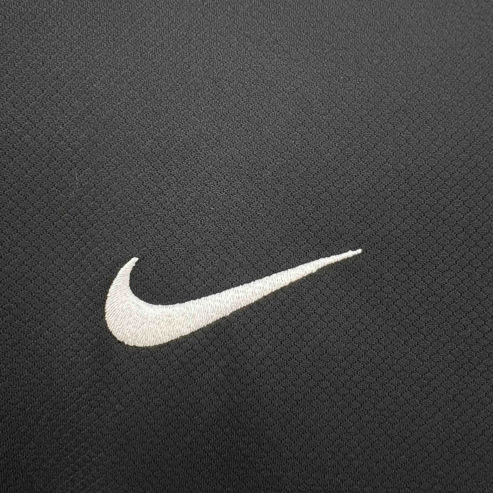 3fe20bc9dbee9a4aea67792d6fc8b4fe9b0e351e Eintracht Frankfurt Football Jersey Away Custom Shirt 2024/25