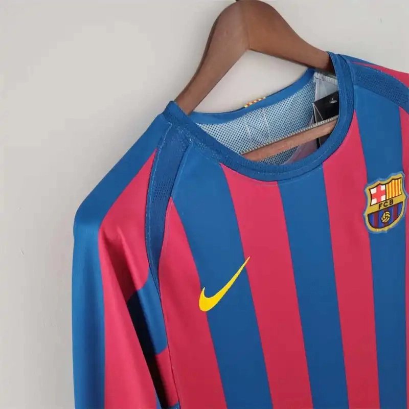 Barcelona Retro Jersey Home Long Sleeve Soccer Shirt 2005-06