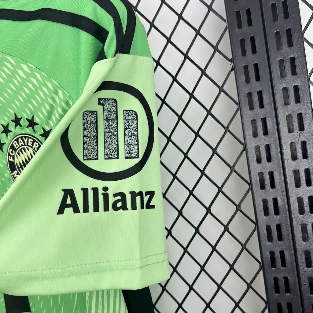 Bayern Munich Soccer Jersey Green Goalkeeper Shirt 2025/26