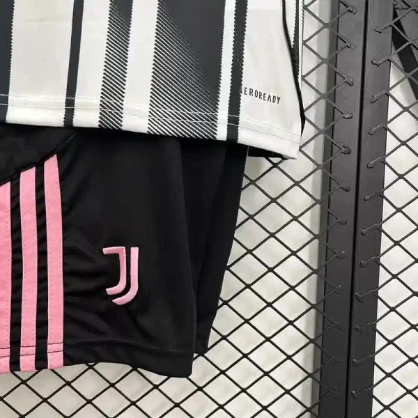 5ef04d0bbb9f26285c8650cb05bca583623f8654 Juventus Soccer Jersey Home Kids Kit Jersey+Shorts 2025/26