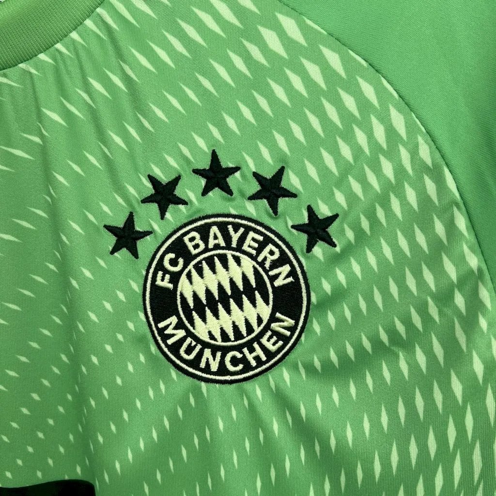 Bayern Munich Soccer Jersey Green Goalkeeper Shirt 2025/26